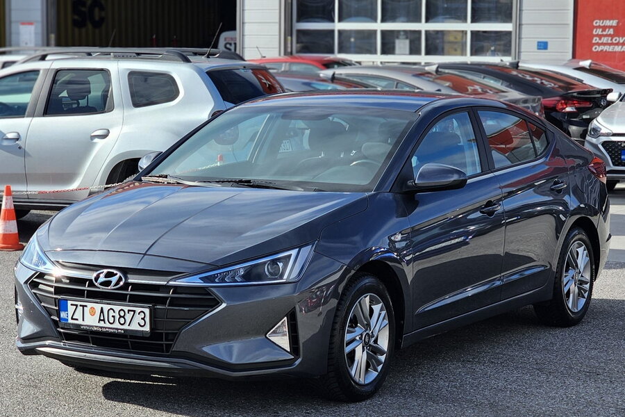 Hyundai Elantra 1.6 MPI automatic